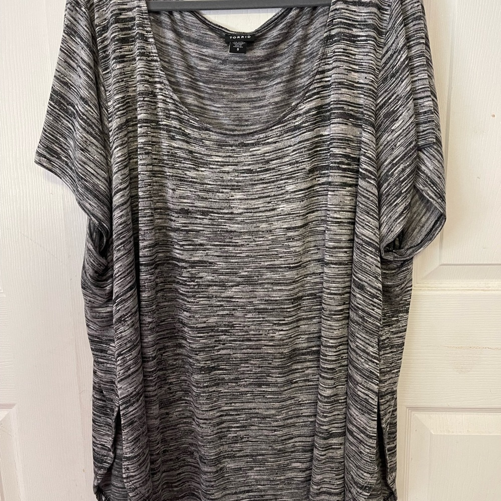 Torrid Size 5 short sleeve, long, side slit top, grey, no tags, never worn